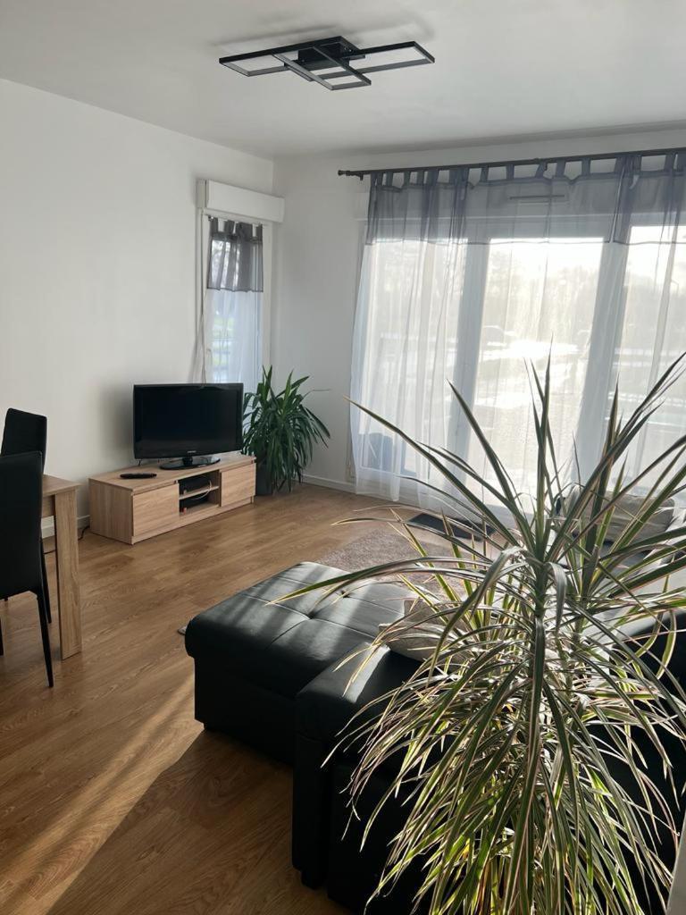 Appartement 5Min Gare Rer Disneyland Paris Val D'Europe La Vallee Village Parking Inclus Montévrain Esterno foto