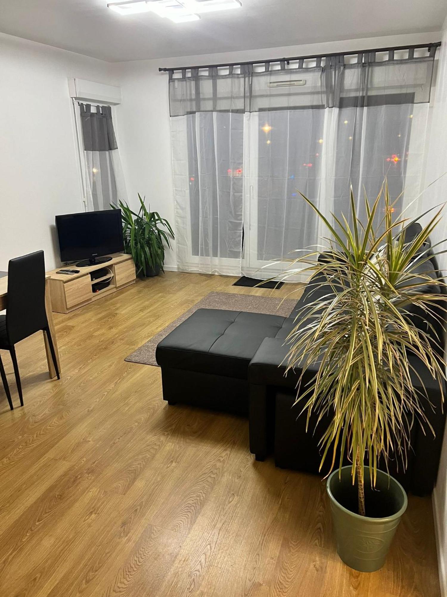 Appartement 5Min Gare Rer Disneyland Paris Val D'Europe La Vallee Village Parking Inclus Montévrain Esterno foto